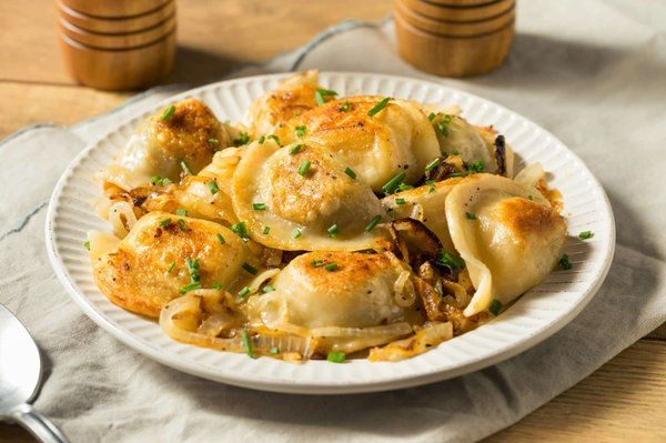 How to Prepare a Classic Polish Pierogi with Sour Cream and Onion?